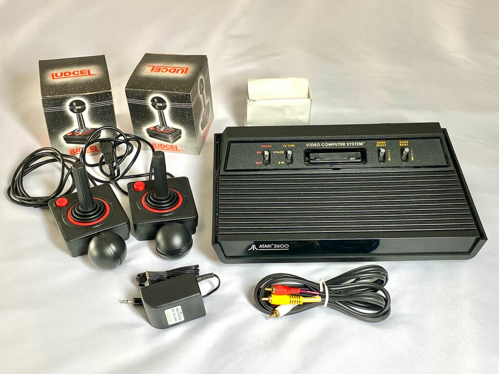 Atari 2600 - Lote com mais de 117 jogos à venda