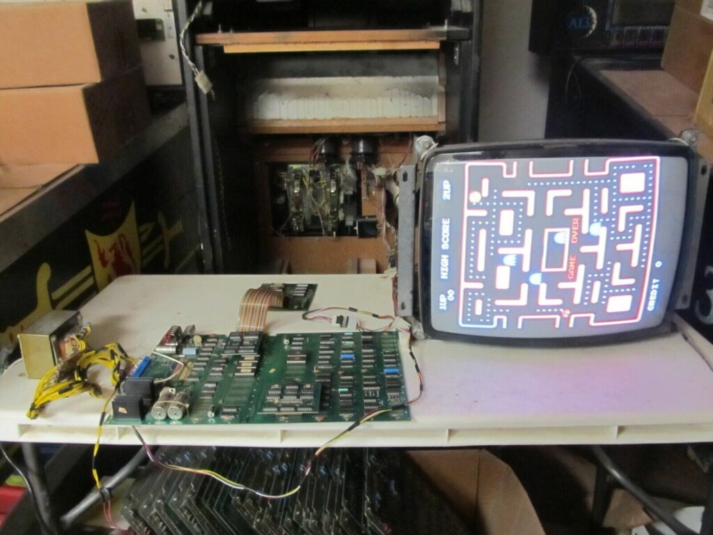 Placa Mãe do Arcade Ms. Pac-Man - Exemplo de Conserto em Bancada - AntonioBorba.com