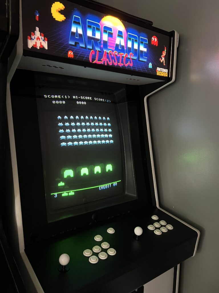 Space Invaders Emulado em um Arcade Multijogos - AntonioBorba.com