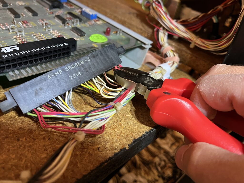 Atari Cocktail - Edge Connector 24/48 Molex Crimping