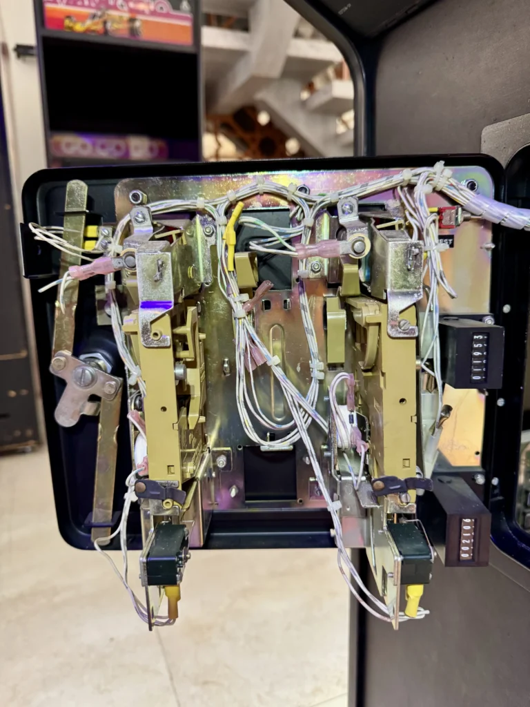 Warlords Atari Arcade Game Upright Cabinet - Antonio Borba Warlords Atari Arcade Game Upright Cabinet - Antonio Borba