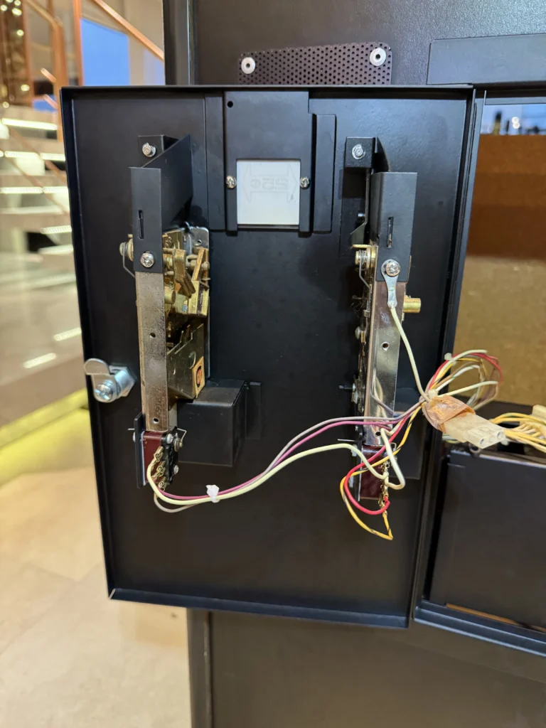 Tank II Arcade Cabinet by Kee Games - Harness and Connectors Tank II Arcade Cabinet by Kee Games - Harness and Connectors