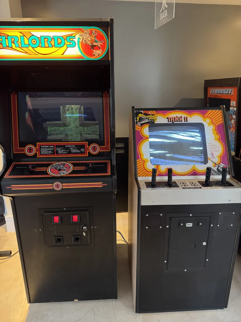 Playing Warlords on a Tank II Monitor - Antonio Borba
