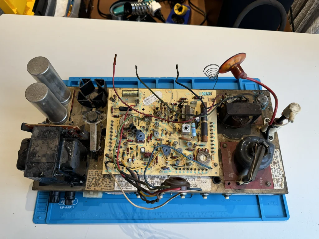 Tank II Arcade Cabinet by Kee Games - Monitor Removal and Fuse Check Tank II Arcade Cabinet by Kee Games - Monitor Removal and Fuse Check