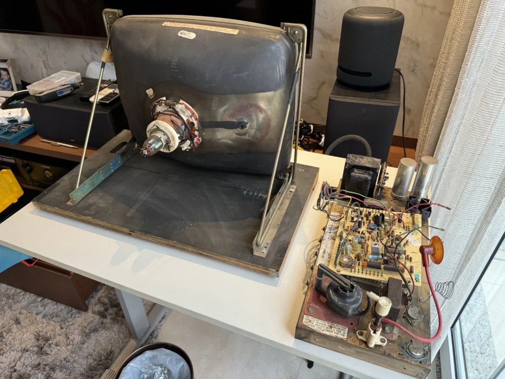 Tank II Arcade Cabinet by Kee Games - Monitor Removal and Fuse Check Tank II Arcade Cabinet by Kee Games - Monitor Removal and Fuse Check