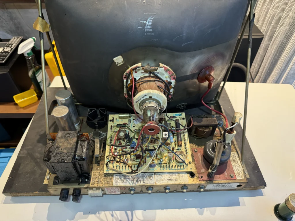 Tank II Arcade Cabinet by Kee Games - Monitor Removal and Fuse Check Tank II Arcade Cabinet by Kee Games - Monitor Removal and Fuse Check