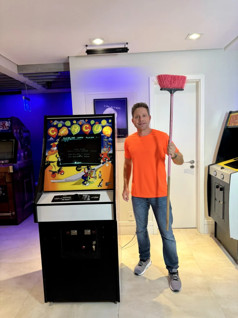 Circus Arcade Game by Exidy - Antonio Borba - Reference Pictures for Cover Circus Arcade Game by Exidy - Antonio Borba - Reference Pictures for Cover