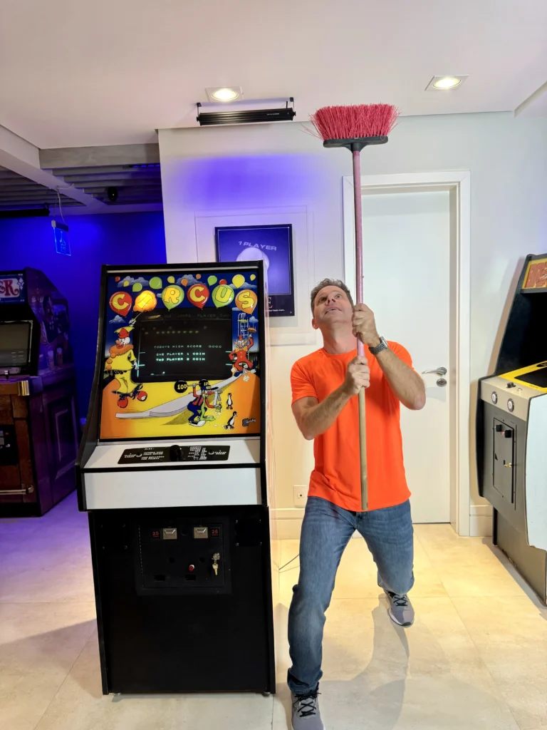 Circus Arcade Game by Exidy - Antonio Borba - Reference Pictures for Cover Circus Arcade Game by Exidy - Antonio Borba - Reference Pictures for Cover