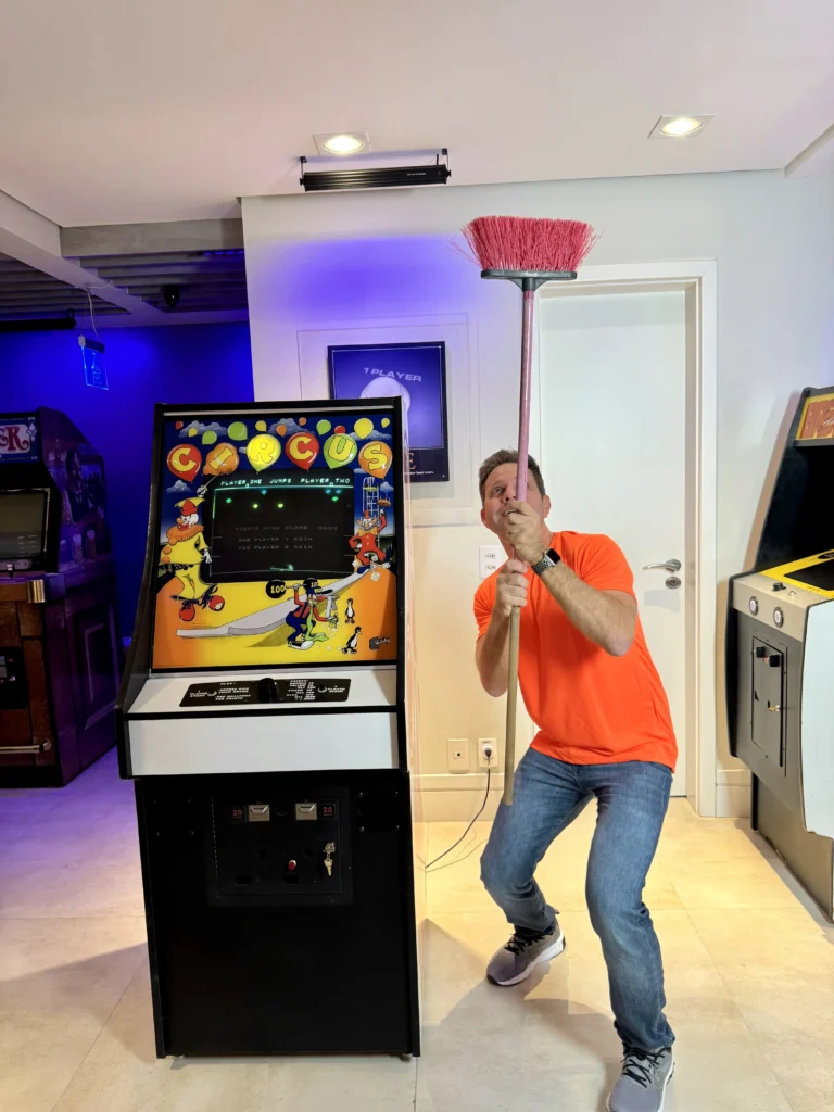 Circus Arcade Game by Exidy - Antonio Borba - Reference Pictures for Cover Circus Arcade Game by Exidy - Antonio Borba - Reference Pictures for Cover