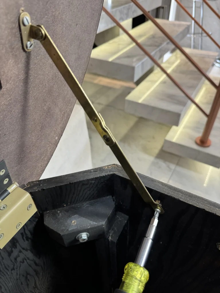 Inca Arcade Cabinet by PMC Electronics - Cleaning Inca Arcade Cabinet by PMC Electronics - Cleaning