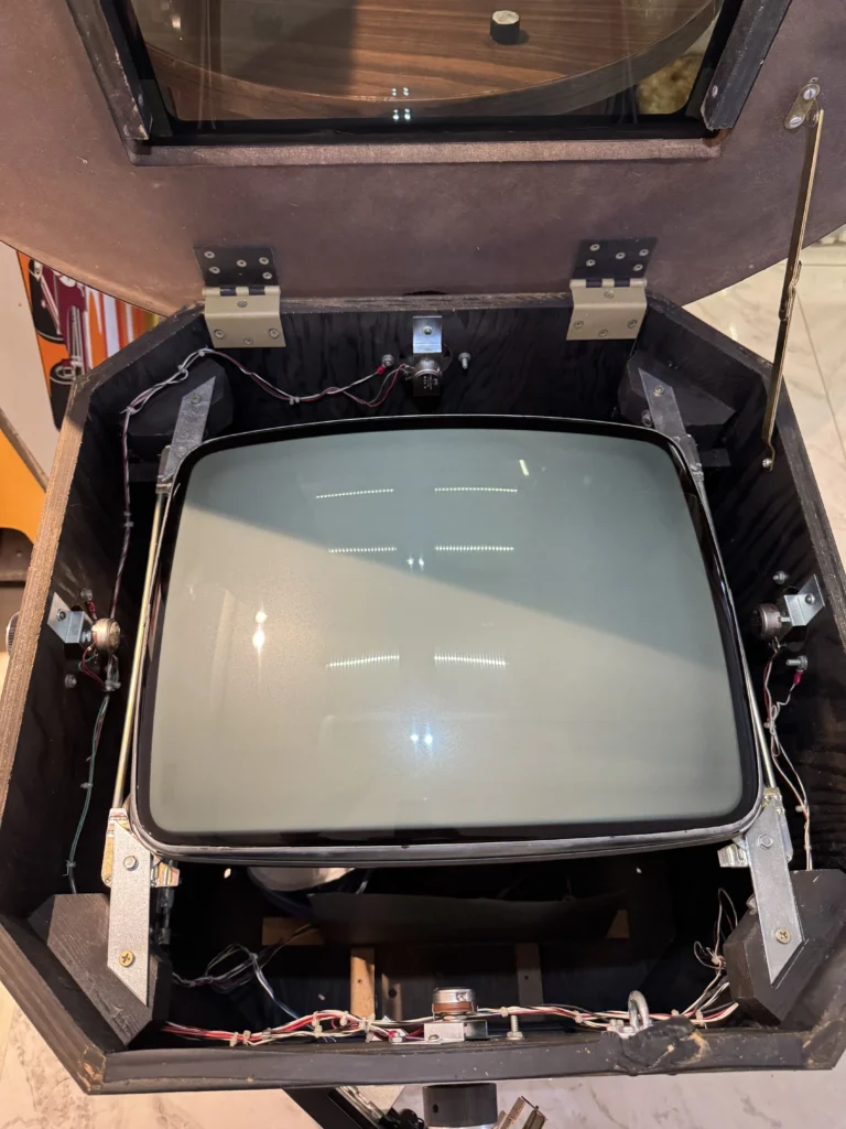 Inca Arcade Cabinet by PMC Electronics - Motorola XM-501 Monitor Inca Arcade Cabinet by PMC Electronics - Motorola XM-501 Monitor