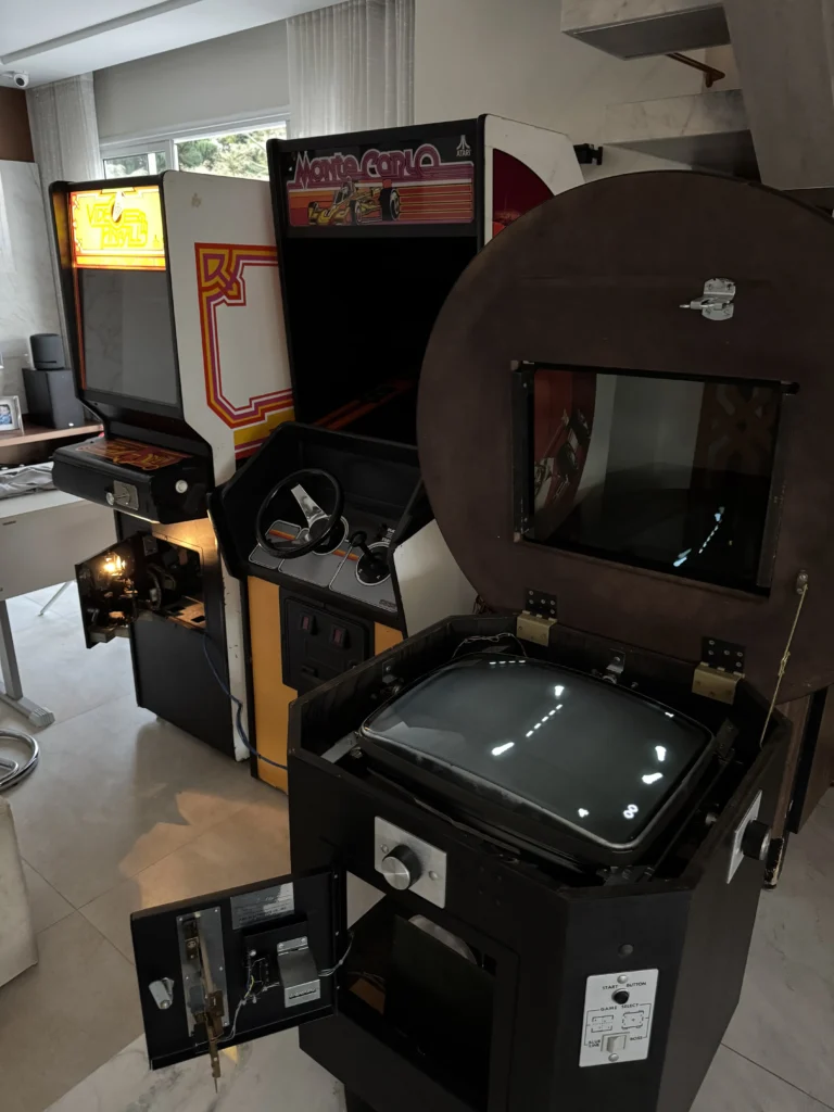 Inca Arcade Cabinet by PMC Electronics - Motorola XM-501 Monitor Inca Arcade Cabinet by PMC Electronics - Motorola XM-501 Monitor