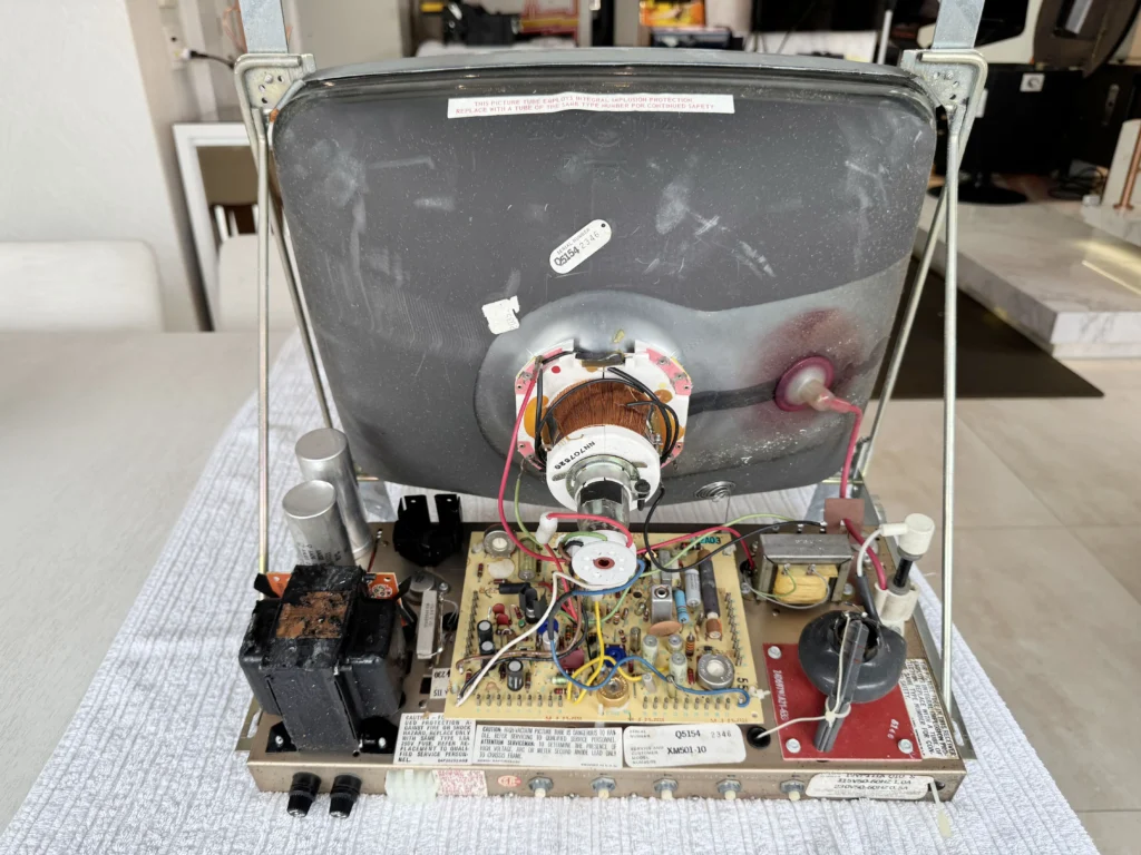 Inca #12: Motorola XM-501 – Filter Caps e Reparos Finais