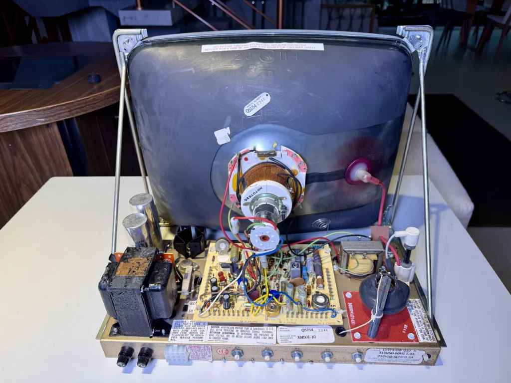 Motorola XM-501 B&W Monitor from Inca Cabinet - Antonio Borba Arcade Collection Motorola XM-501 B&W Monitor from Inca Cabinet - Antonio Borba Arcade Collection