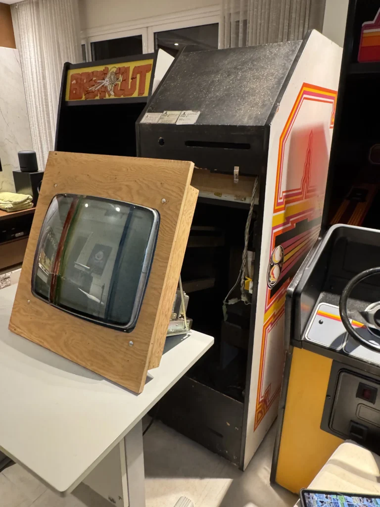 Atari Video Pinball Arcade - Wells-Gardner 19v1001 B&W Monitor