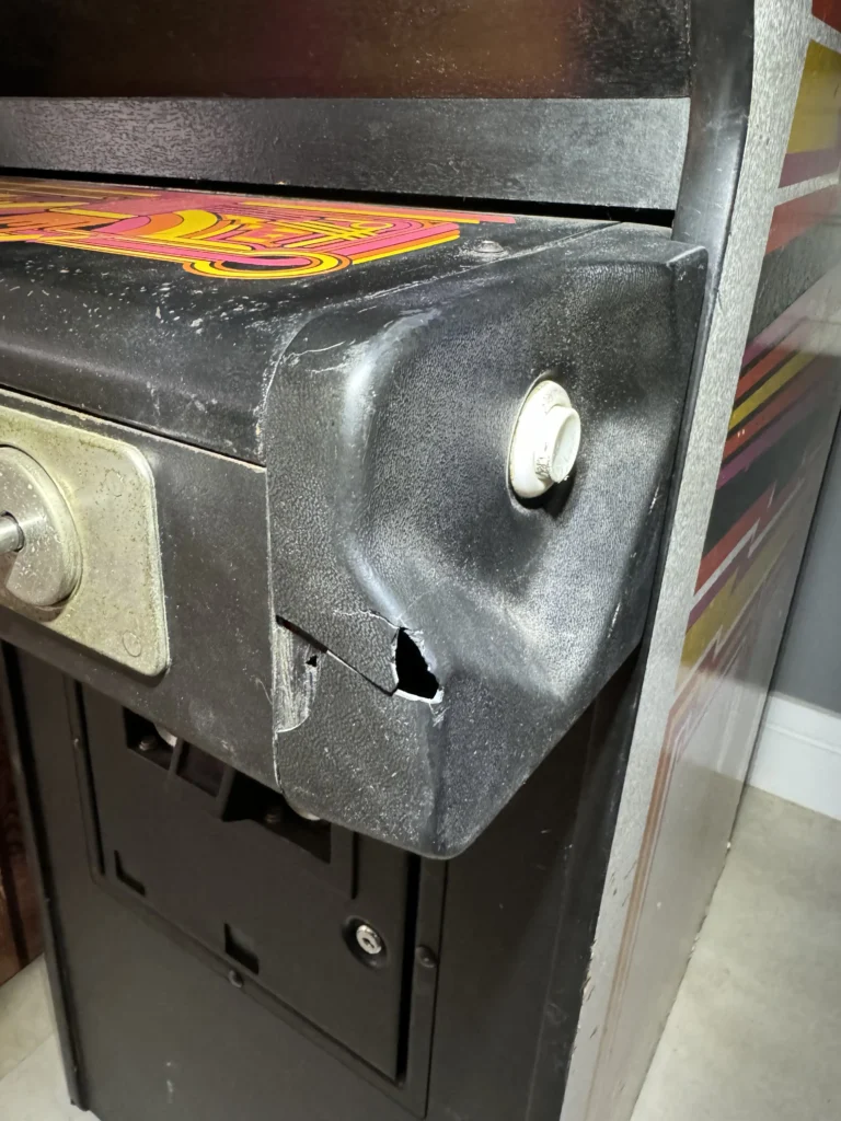 Atari Video Pinball Arcade - Cracked Panel on Arriving