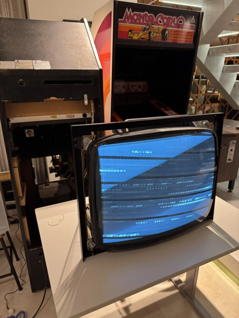 Atari Video Pinball Arcade - Wells-Gardner 22v1003 B&W Monitor Atari Video Pinball Arcade - Wells-Gardner 22v1003 B&W Monitor