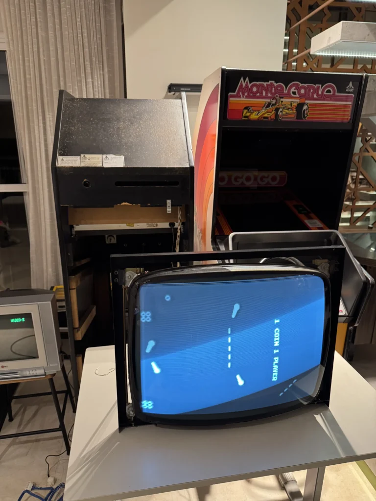 Atari Video Pinball Arcade - Wells-Gardner 22v1003 B&W Monitor Atari Video Pinball Arcade - Wells-Gardner 22v1003 B&W Monitor