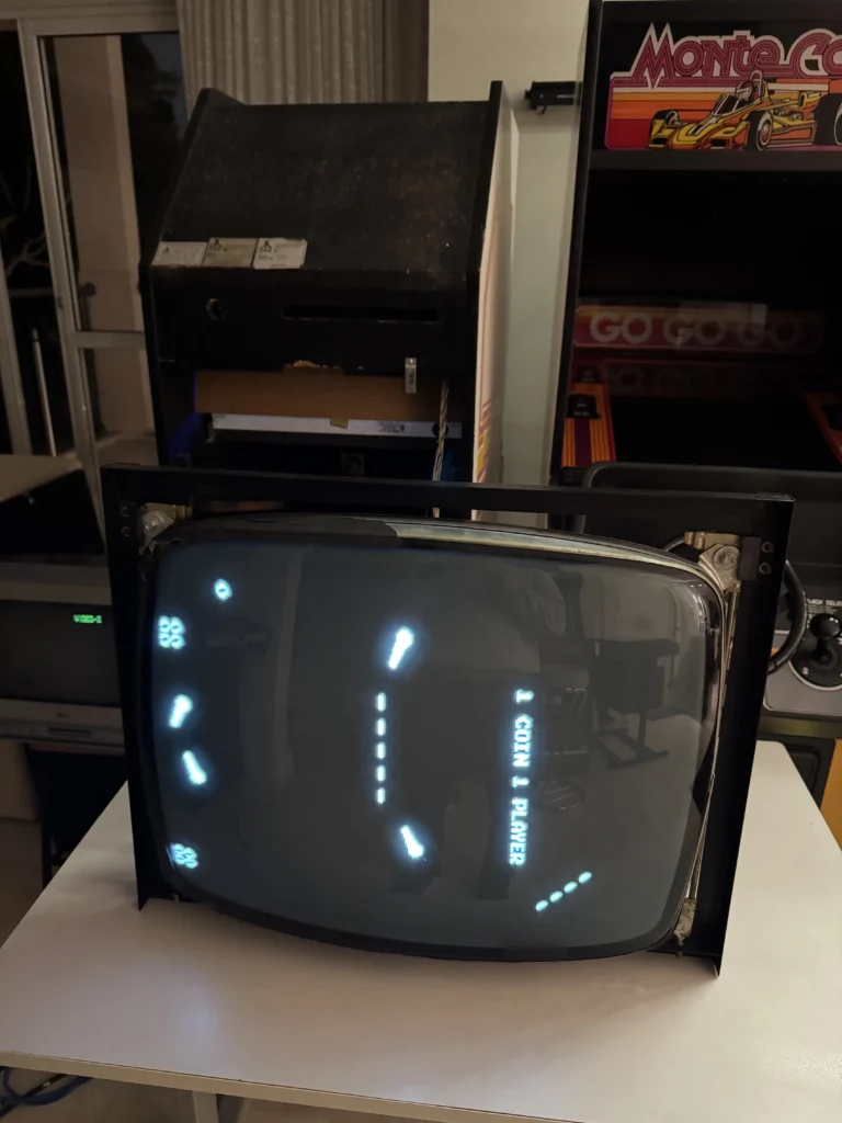 Atari Video Pinball Arcade - Wells-Gardner 22v1003 B&W Monitor Atari Video Pinball Arcade - Wells-Gardner 22v1003 B&W Monitor