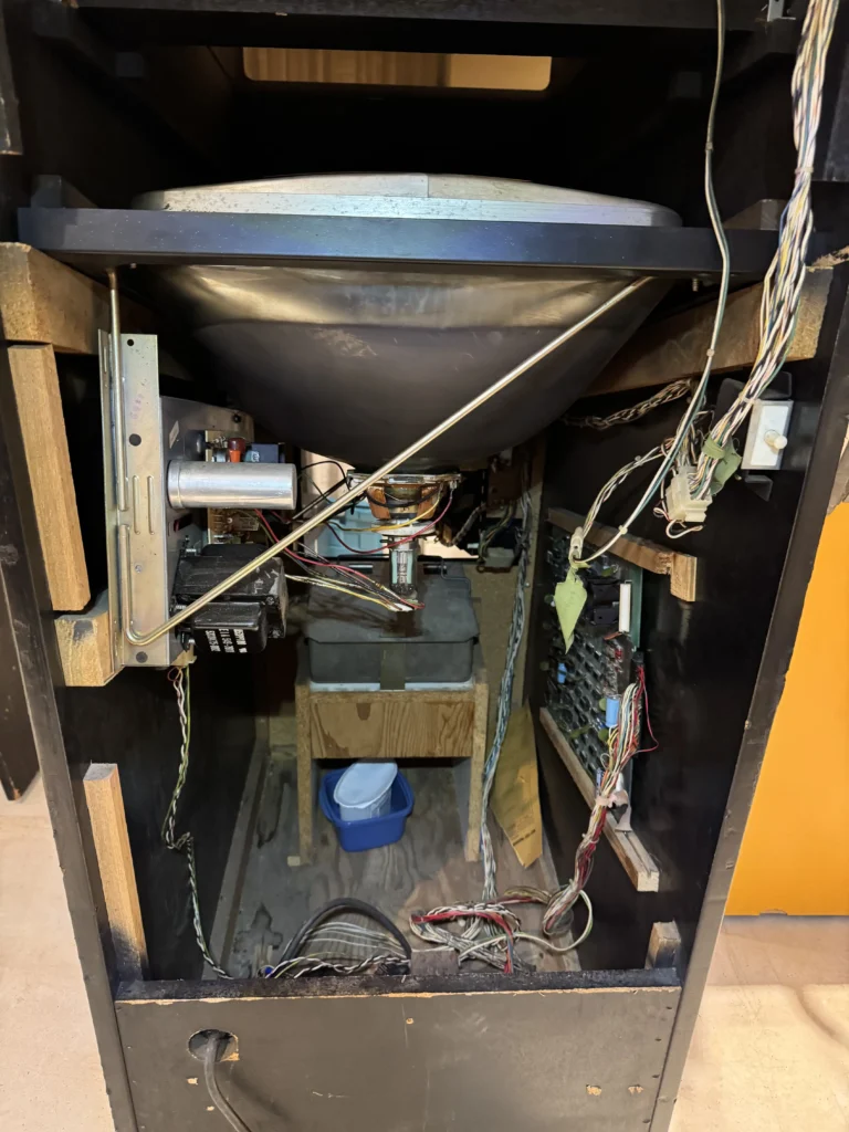 Atari Video Pinball Arcade - Wells-Gardner 22v1003 B&W Monitor Atari Video Pinball Arcade - Wells-Gardner 22v1003 B&W Monitor