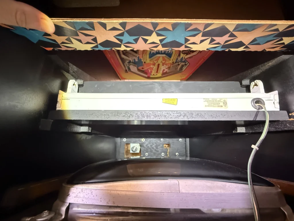 Atari Video Pinball Arcade - Black Light Fixture Incline Solution Atari Video Pinball Arcade - Black Light Fixture Incline Solution