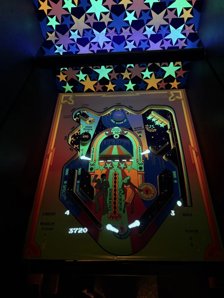 Atari Video Pinball Arcade - Black Light Fixture Incline Solution Atari Video Pinball Arcade - Black Light Fixture Incline Solution