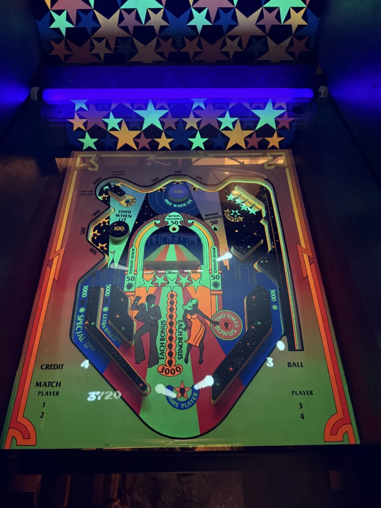 Atari Video Pinball Arcade - Black Light Fixture Incline Solution Atari Video Pinball Arcade - Black Light Fixture Incline Solution