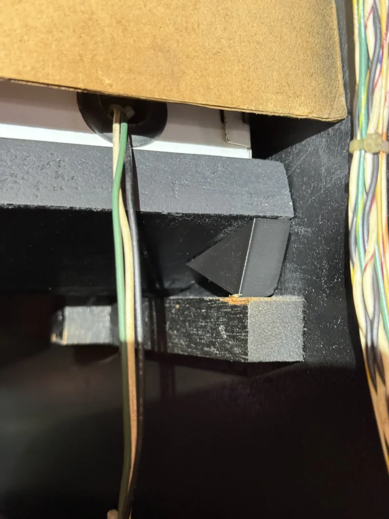 Atari Video Pinball Arcade - Black Light Fixture Incline Solution Atari Video Pinball Arcade - Black Light Fixture Incline Solution