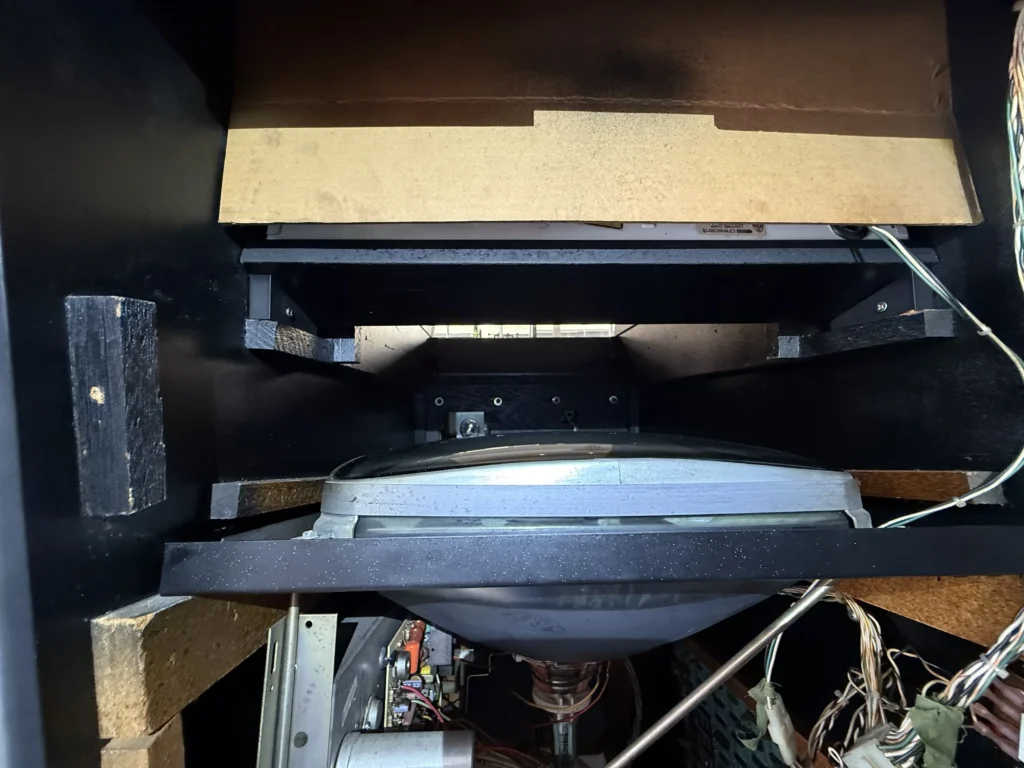 Atari Video Pinball Arcade - Black Light Fixture Incline Solution Atari Video Pinball Arcade - Black Light Fixture Incline Solution