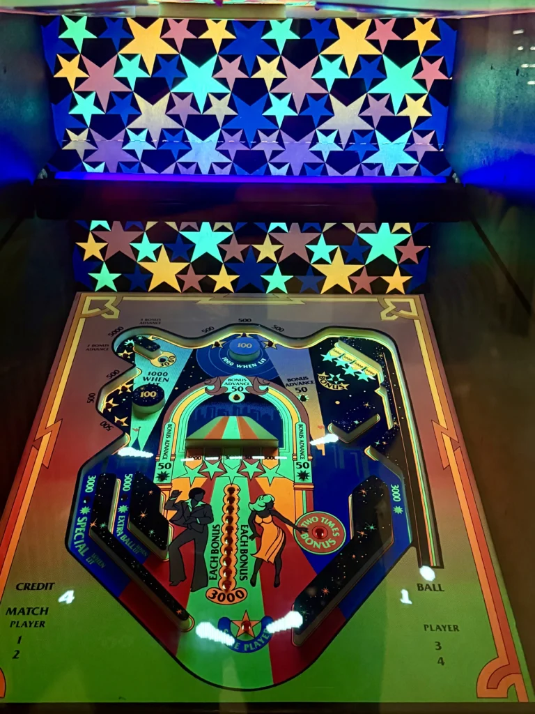 Atari Video Pinball Arcade - Black Light Fixture Incline Solution Atari Video Pinball Arcade - Black Light Fixture Incline Solution